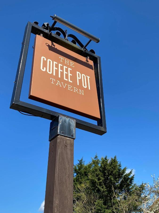 The Coffee Pot Tavern Bed and Breakfast Potterspury Exterior foto
